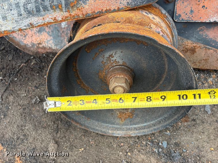 image for item EV2796 Vermeer round baler