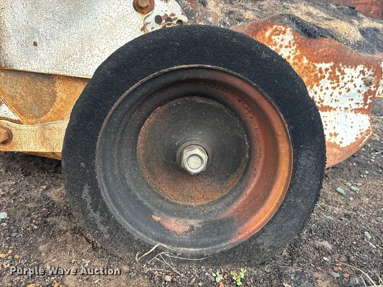 image for item EV2796 Vermeer round baler