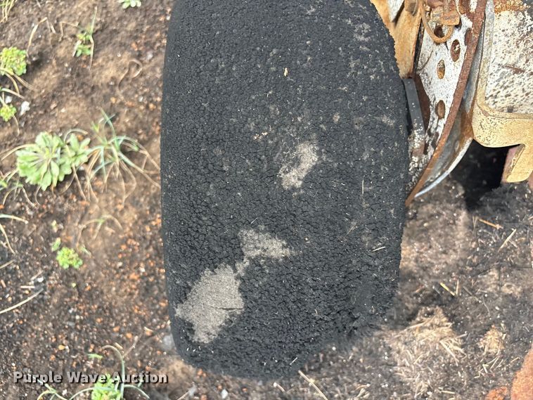 image for item EV2796 Vermeer round baler