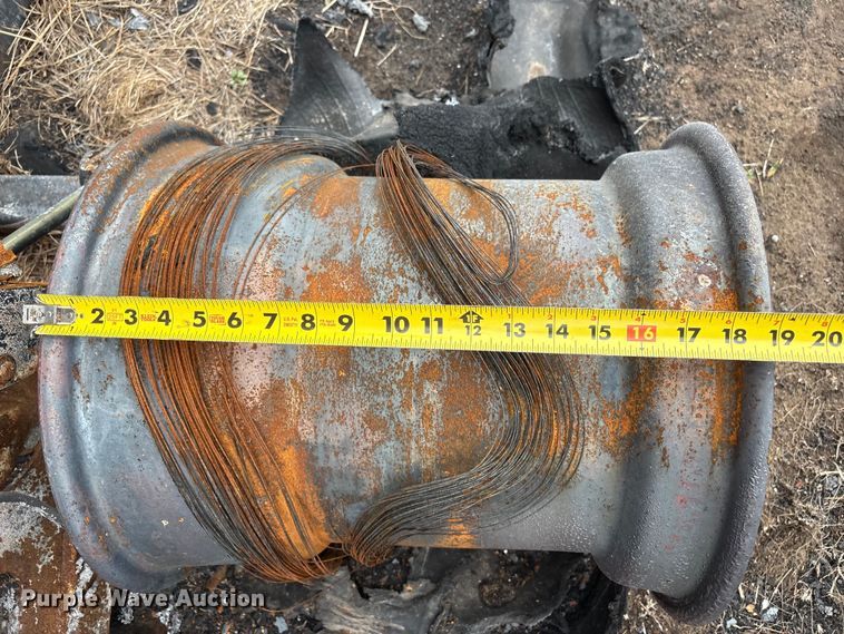 image for item EV2796 Vermeer round baler