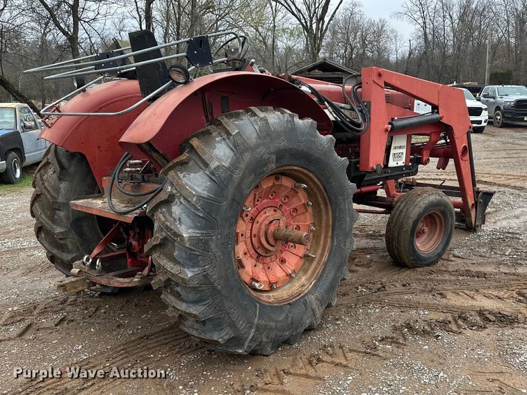 image for item EV2835 1967 International 806 tractor