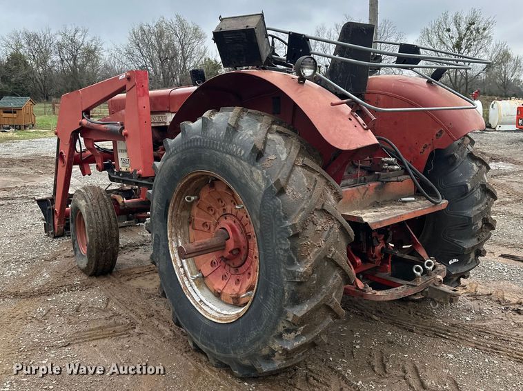 image for item EV2835 1967 International 806 tractor