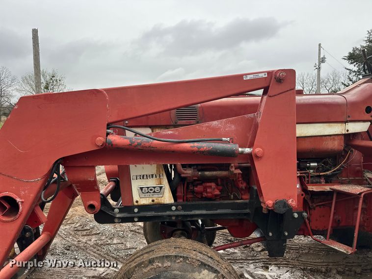 image for item EV2835 1967 International 806 tractor