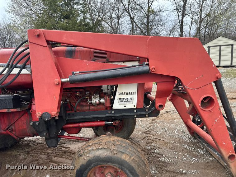 image for item EV2835 1967 International 806 tractor