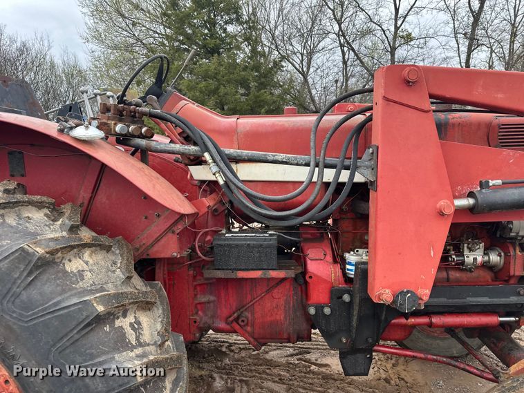 image for item EV2835 1967 International 806 tractor