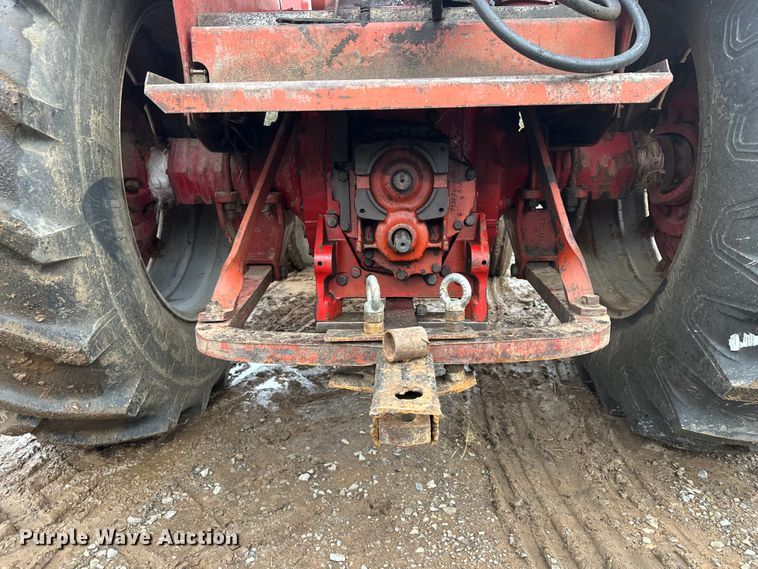 image for item EV2835 1967 International 806 tractor