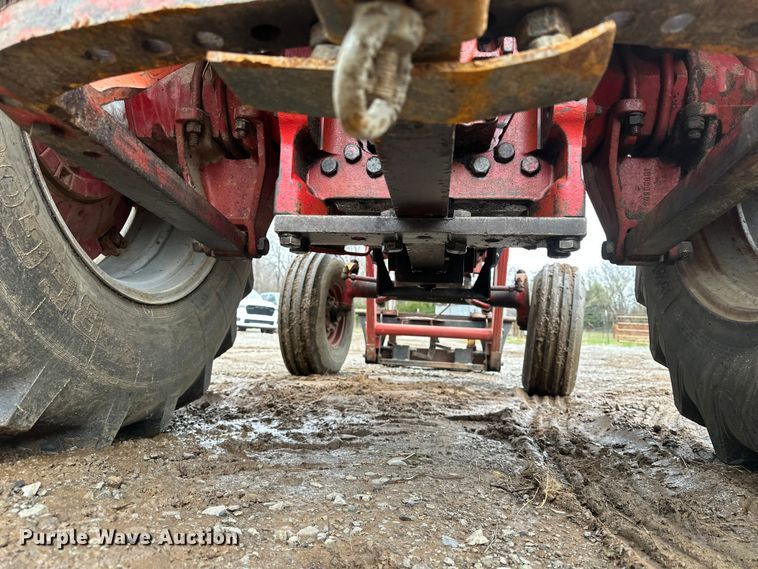 image for item EV2835 1967 International 806 tractor