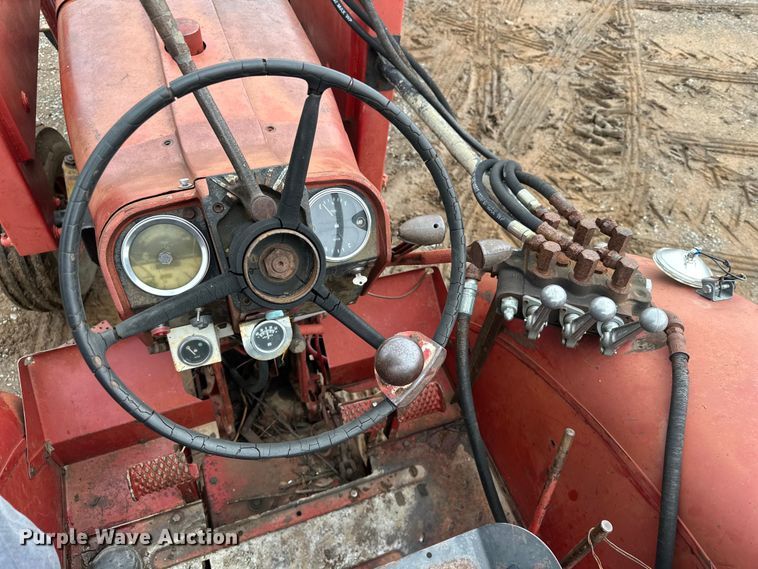 image for item EV2835 1967 International 806 tractor