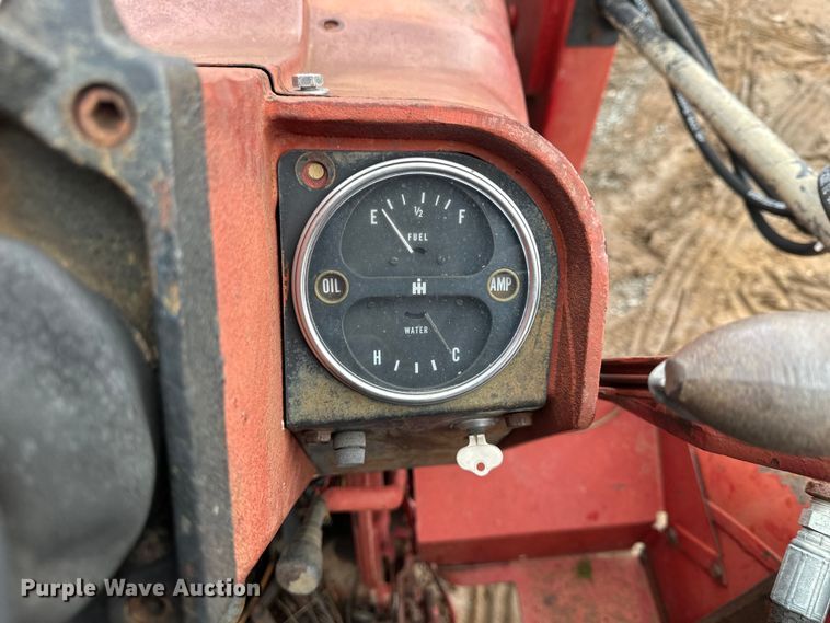 image for item EV2835 1967 International 806 tractor