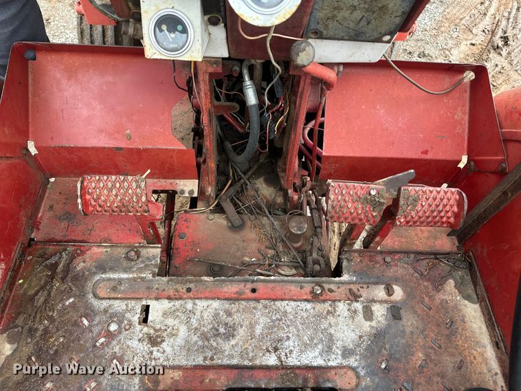image for item EV2835 1967 International 806 tractor
