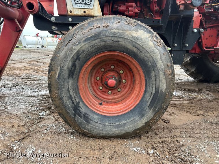 image for item EV2835 1967 International 806 tractor