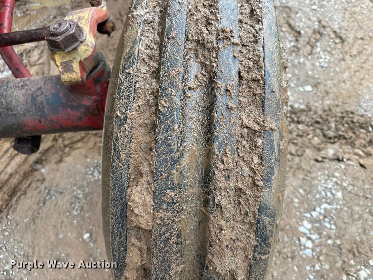 image for item EV2835 1967 International 806 tractor