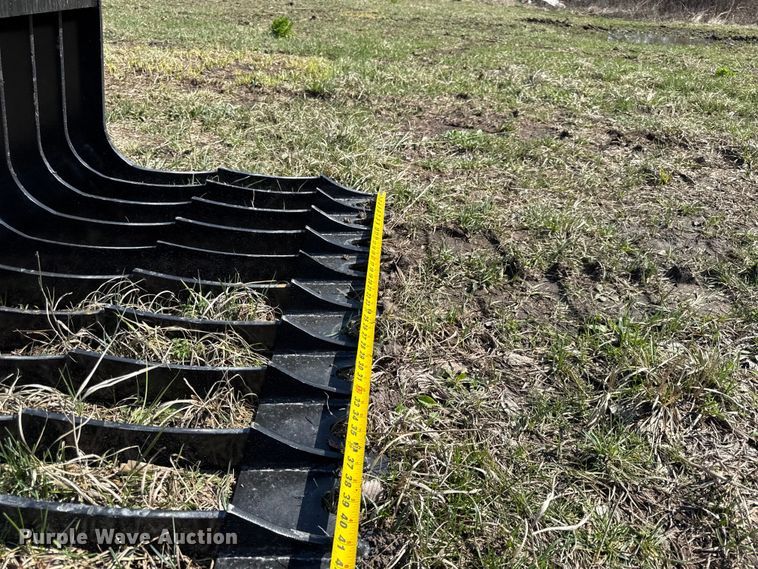 image for item EV7556 Skid steer root rake