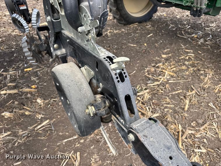 image for item FB0945 2015 Great Plains YP-1225A planter