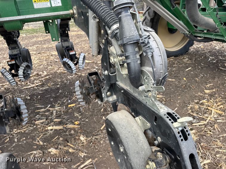 image for item FB0945 2015 Great Plains YP-1225A planter