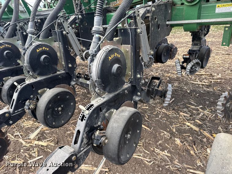 image for item FB0945 2015 Great Plains YP-1225A planter