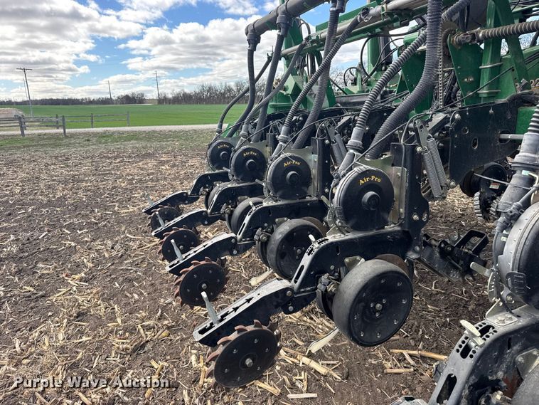 image for item FB0945 2015 Great Plains YP-1225A planter