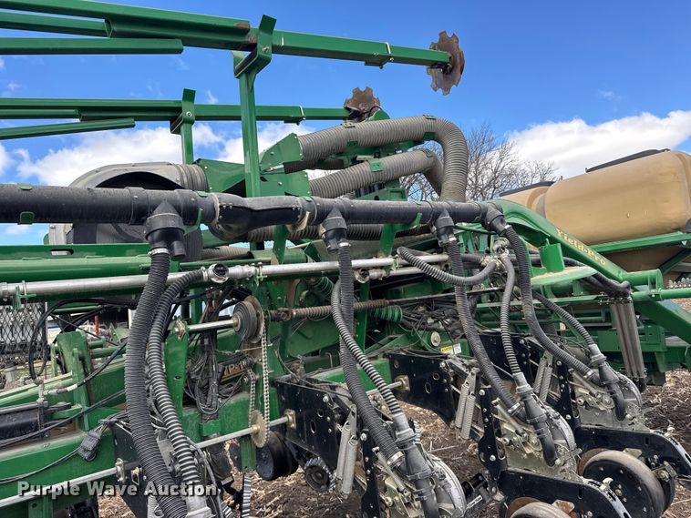 image for item FB0945 2015 Great Plains YP-1225A planter