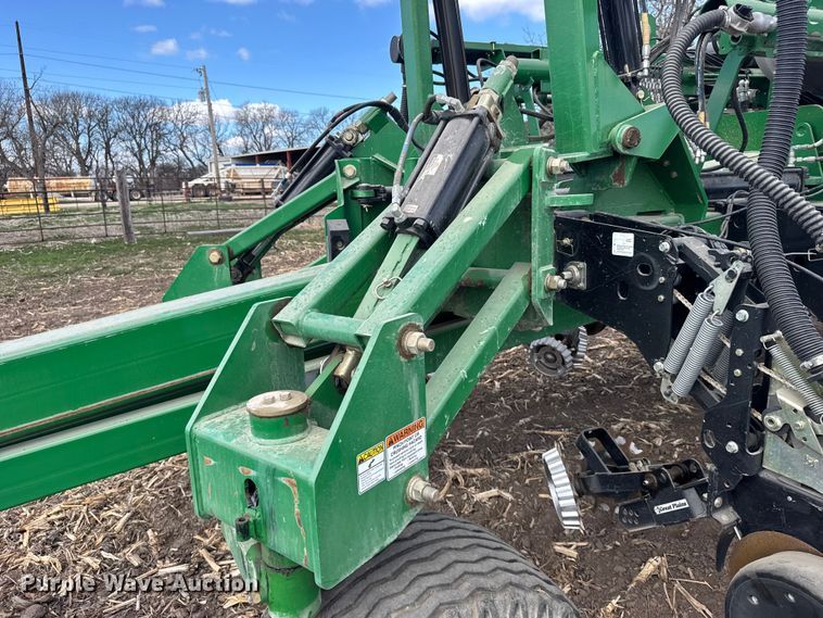 image for item FB0945 2015 Great Plains YP-1225A planter