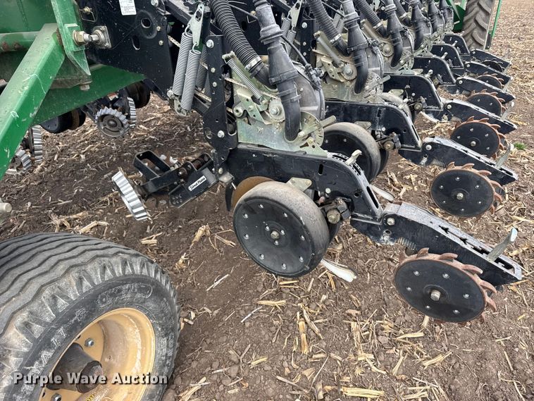 image for item FB0945 2015 Great Plains YP-1225A planter