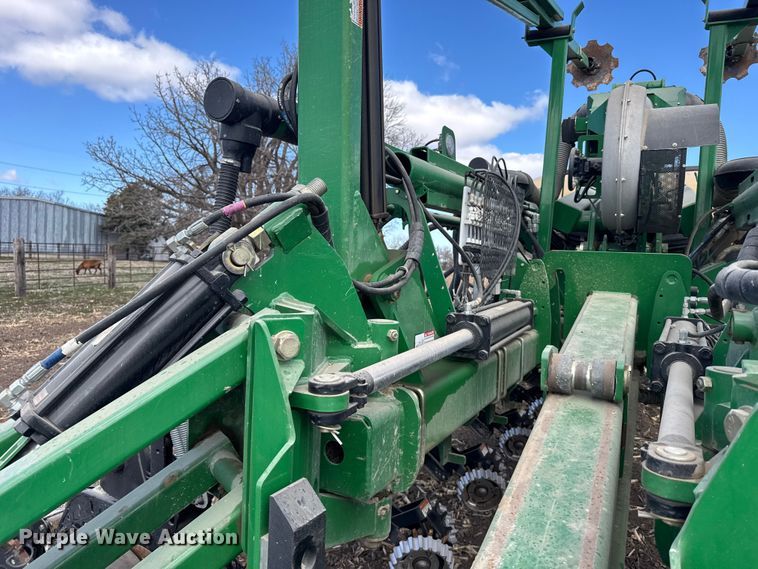 image for item FB0945 2015 Great Plains YP-1225A planter