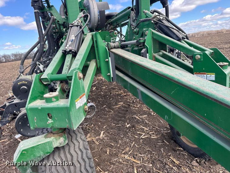 image for item FB0945 2015 Great Plains YP-1225A planter