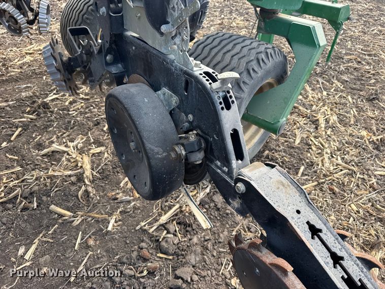 image for item FB0945 2015 Great Plains YP-1225A planter