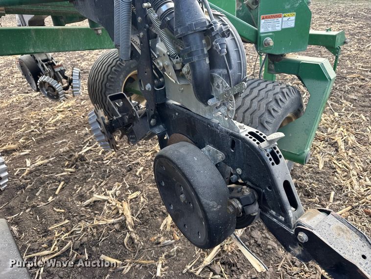 image for item FB0945 2015 Great Plains YP-1225A planter