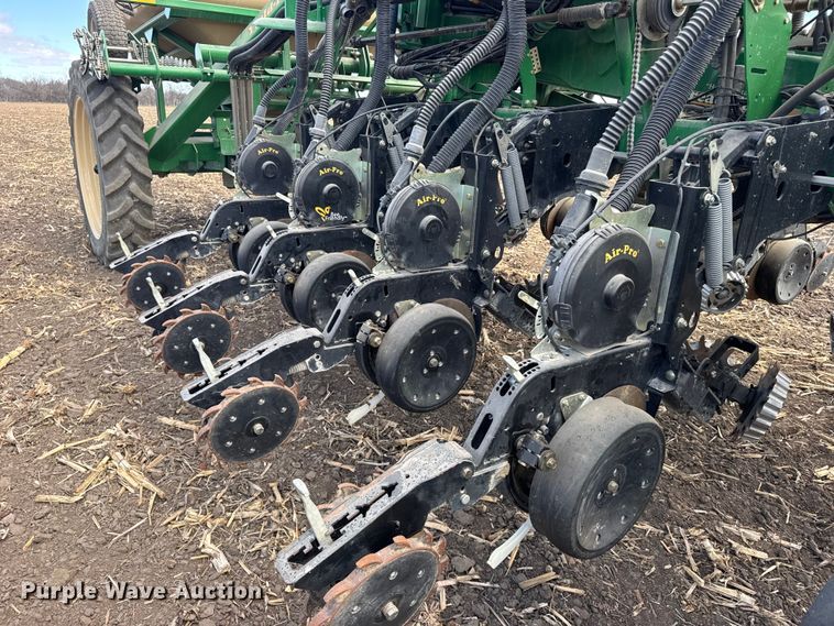 image for item FB0945 2015 Great Plains YP-1225A planter