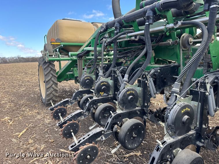 image for item FB0945 2015 Great Plains YP-1225A planter