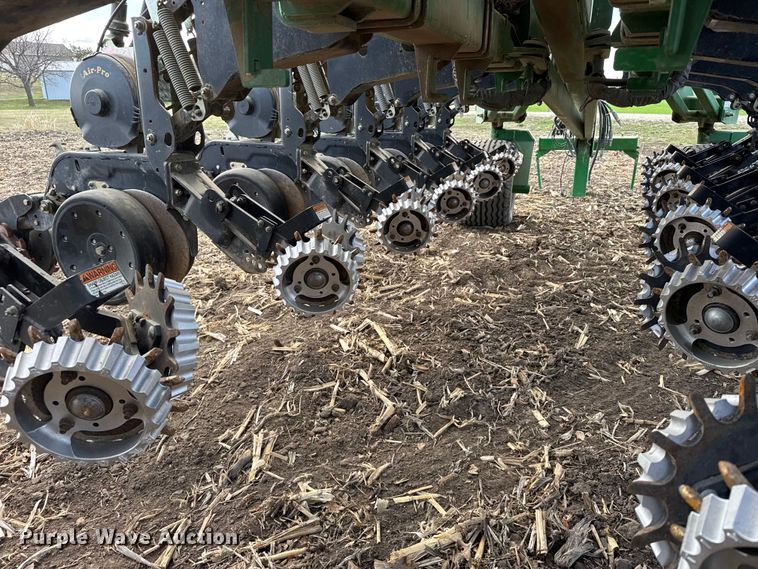 image for item FB0945 2015 Great Plains YP-1225A planter