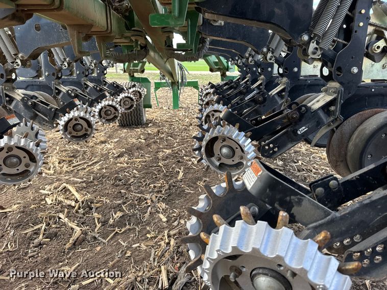 image for item FB0945 2015 Great Plains YP-1225A planter