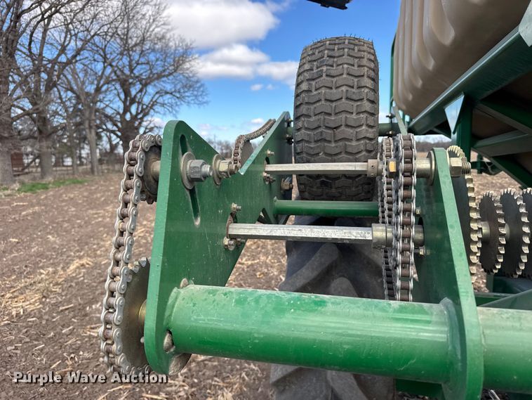 image for item FB0945 2015 Great Plains YP-1225A planter