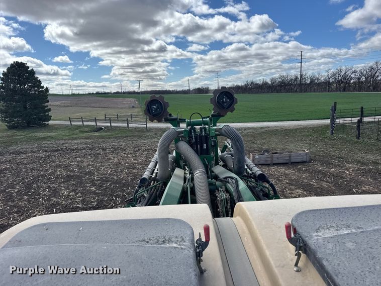 image for item FB0945 2015 Great Plains YP-1225A planter