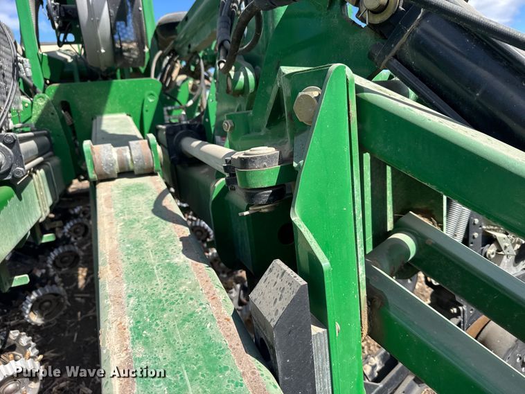 image for item FB0945 2015 Great Plains YP-1225A planter