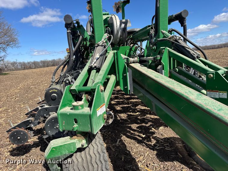 image for item FB0945 2015 Great Plains YP-1225A planter