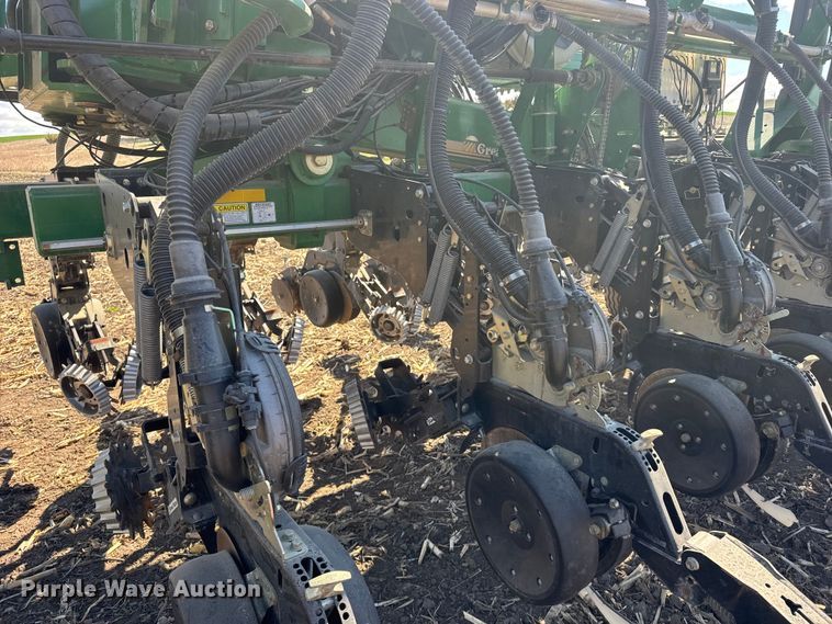 image for item FB0945 2015 Great Plains YP-1225A planter