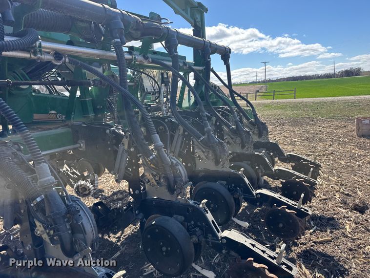 image for item FB0945 2015 Great Plains YP-1225A planter