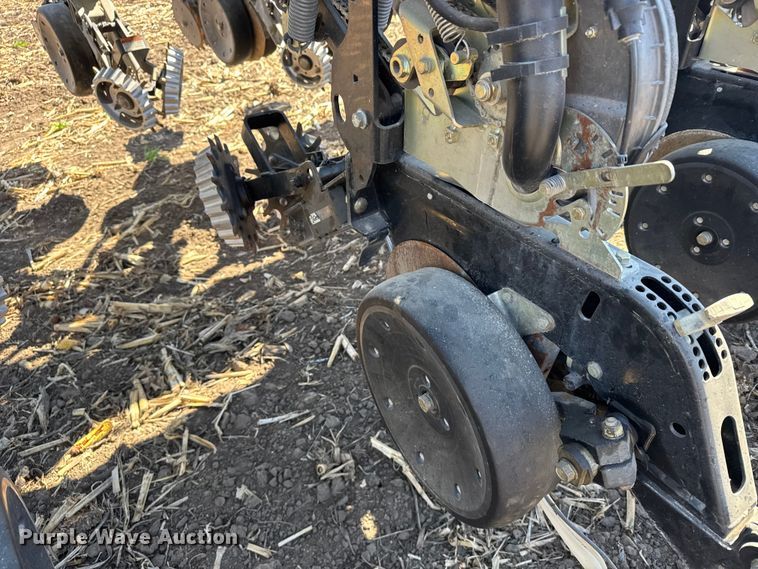 image for item FB0945 2015 Great Plains YP-1225A planter