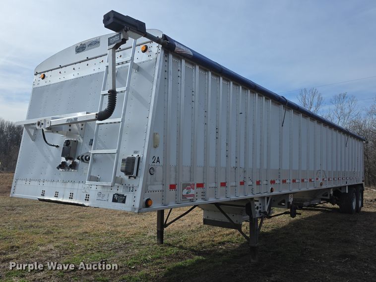 image for item FI0881 2013 Cornhusker 800 ALSR grain trailer