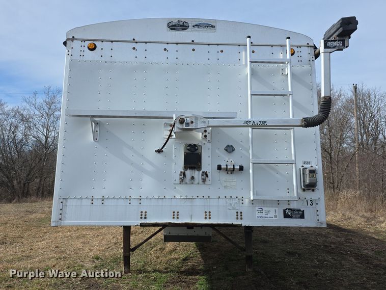 image for item FI0881 2013 Cornhusker 800 ALSR grain trailer