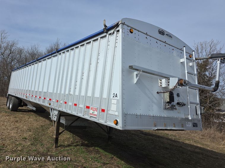 image for item FI0881 2013 Cornhusker 800 ALSR grain trailer