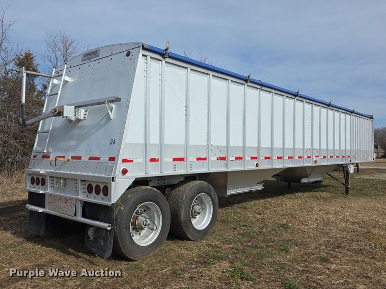 image for item FI0881 2013 Cornhusker 800 ALSR grain trailer