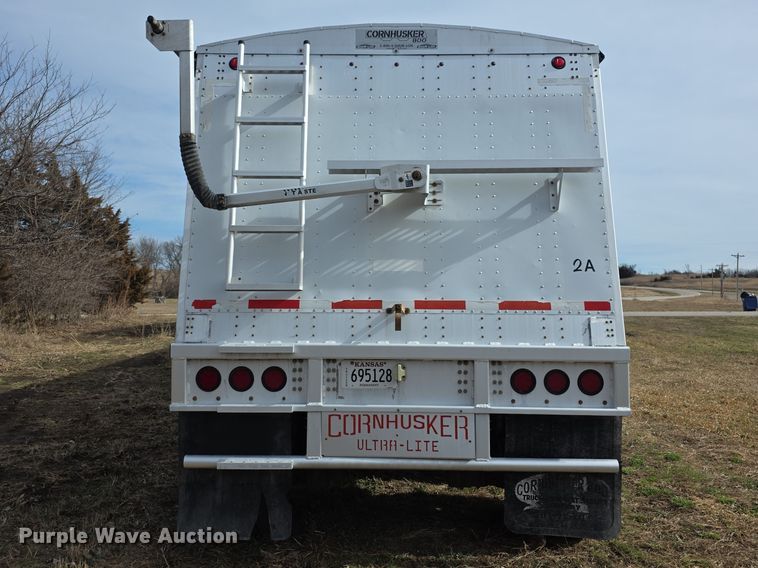 image for item FI0881 2013 Cornhusker 800 ALSR grain trailer
