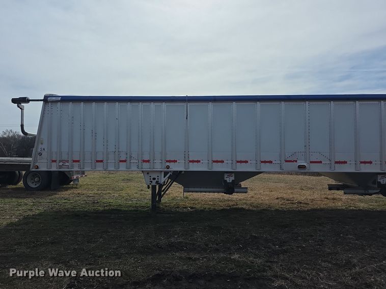 image for item FI0881 2013 Cornhusker 800 ALSR grain trailer