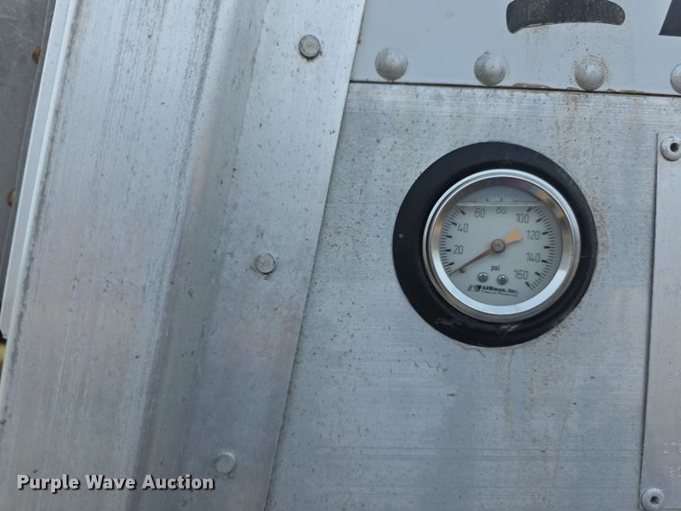 image for item FI0881 2013 Cornhusker 800 ALSR grain trailer