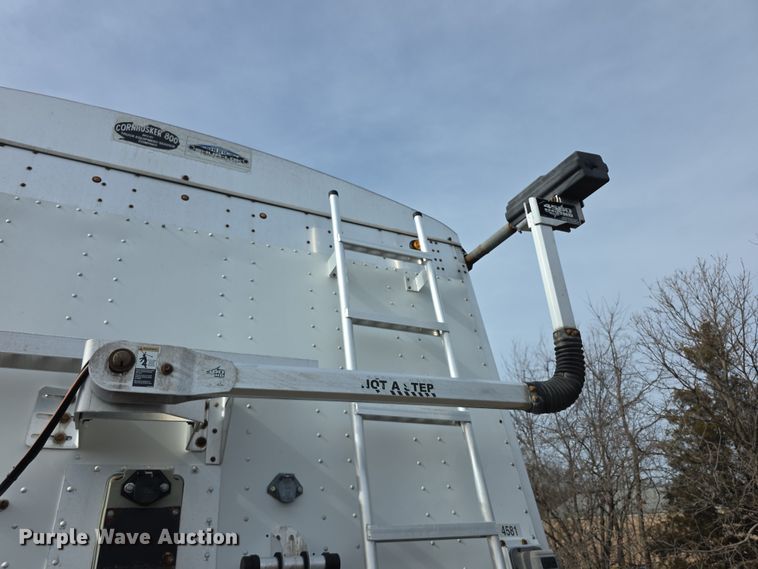 image for item FI0881 2013 Cornhusker 800 ALSR grain trailer