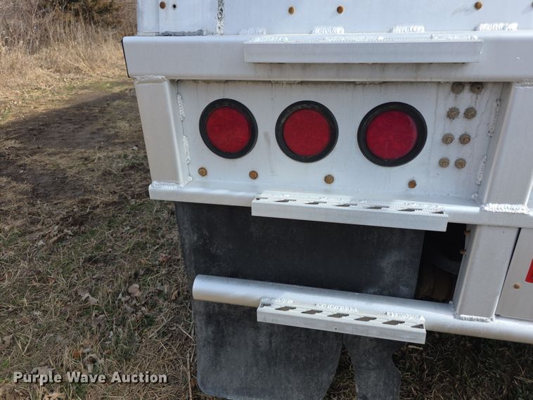 image for item FI0881 2013 Cornhusker 800 ALSR grain trailer