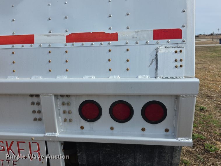 image for item FI0881 2013 Cornhusker 800 ALSR grain trailer