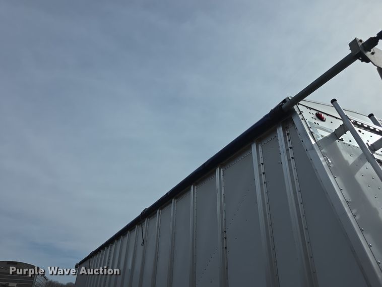 image for item FI0881 2013 Cornhusker 800 ALSR grain trailer